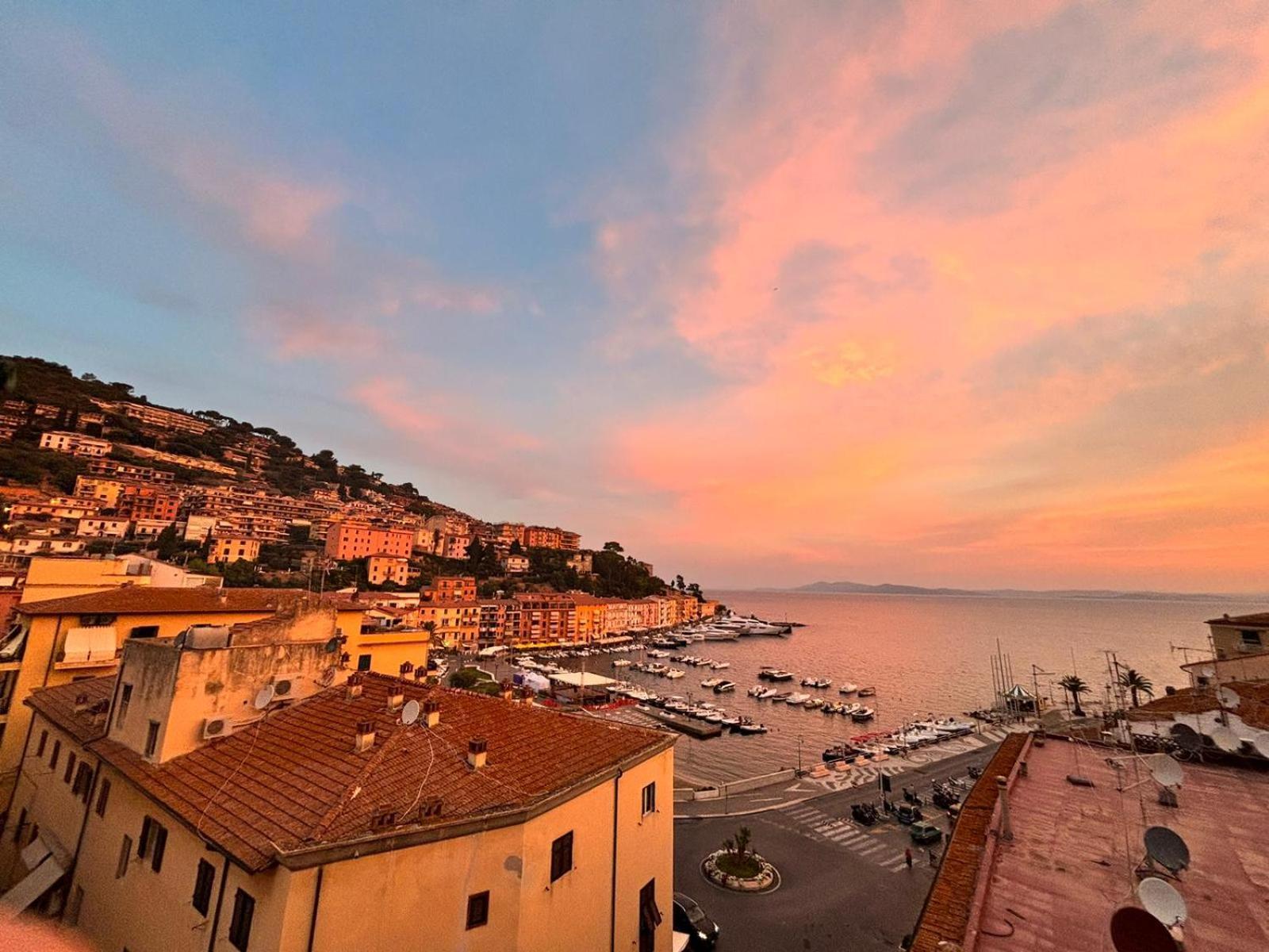 La Casetta In Piazza Porto Santo Stefano  Exteriér fotografie